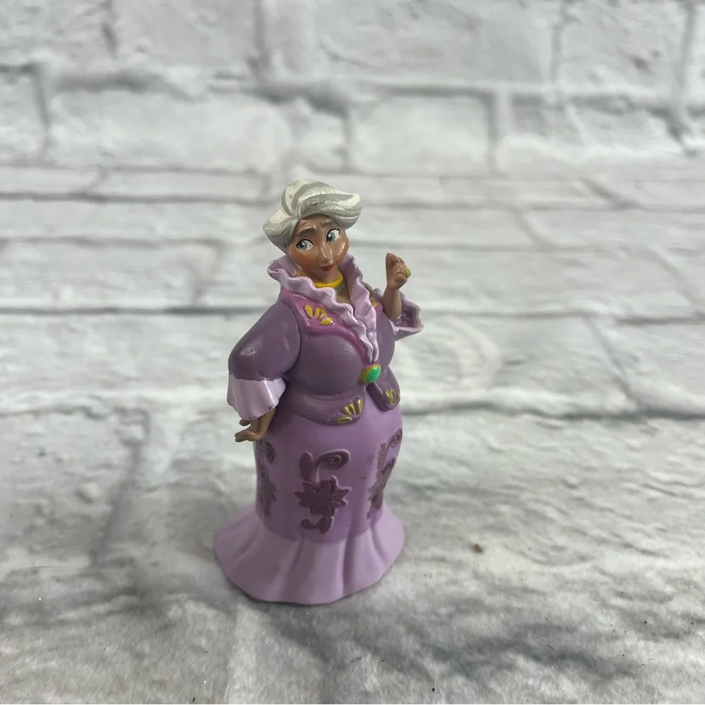 Disney Elena of Avalor Grandma Luisa Flores Plastic Figurine Cake Topper